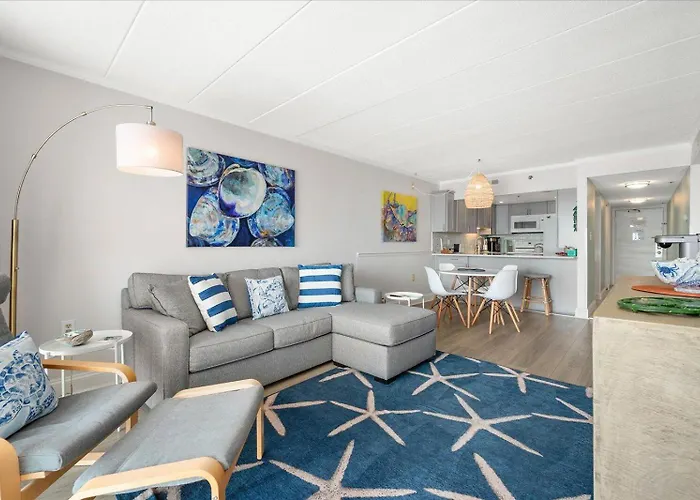 Stunning Renovated 2 Bedroom Direct Ocean Front! * Ocean Stadt