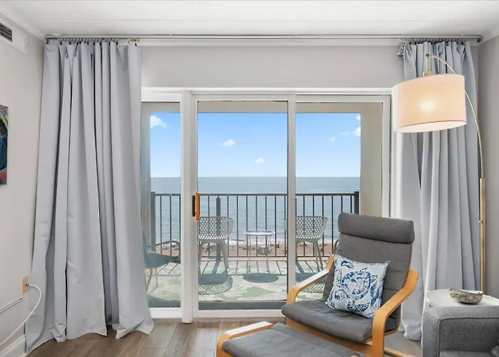 Ferienhaus Stunning Renovated 2 Bedroom Direct Ocean Front! Ocean Stadt