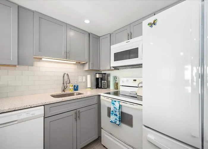 Stunning Renovated 2 Bedroom Direct Ocean Front!