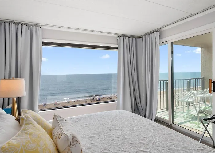 Ferienhaus Stunning Renovated 2 Bedroom Direct Ocean Front!