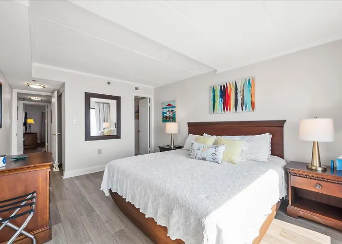 Stunning Renovated 2 Bedroom Direct Ocean Front! Ocean Stadt