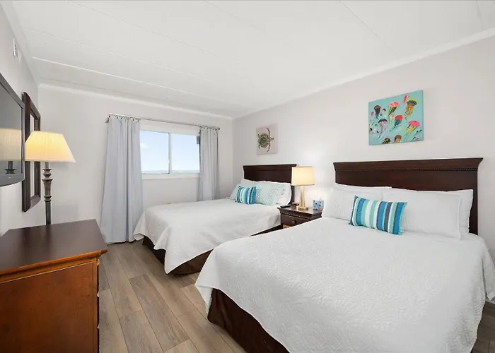 Stunning Renovated 2 Bedroom Direct Ocean Front!