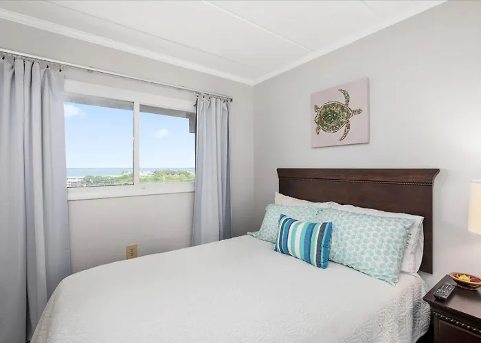 Stunning Renovated 2 Bedroom Direct Ocean Front! Ocean Stadt
