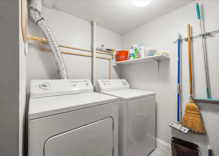 Ferienhaus Stunning Renovated 2 Bedroom Direct Ocean Front!