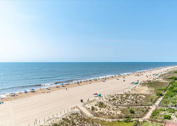 Stunning Renovated 2 Bedroom Direct Ocean Front! *
