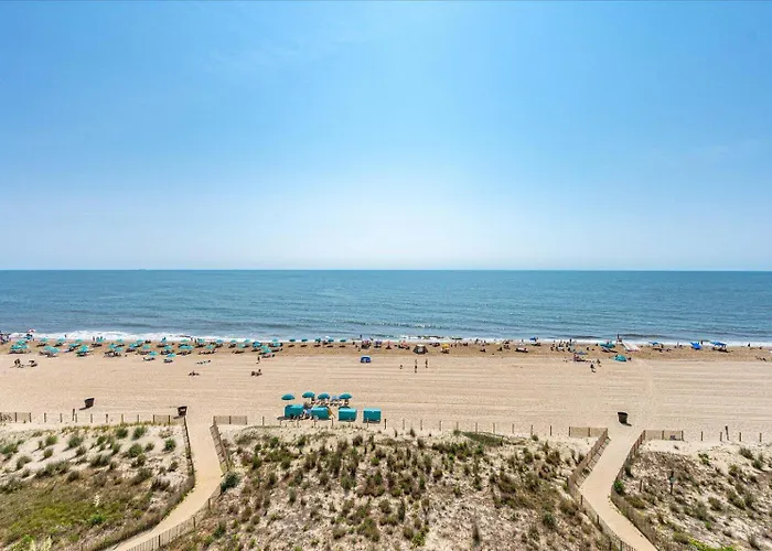 Stunning Renovated 2 Bedroom Direct Ocean Front!